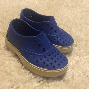 Native Miller Toddler 7 Shoes EUC